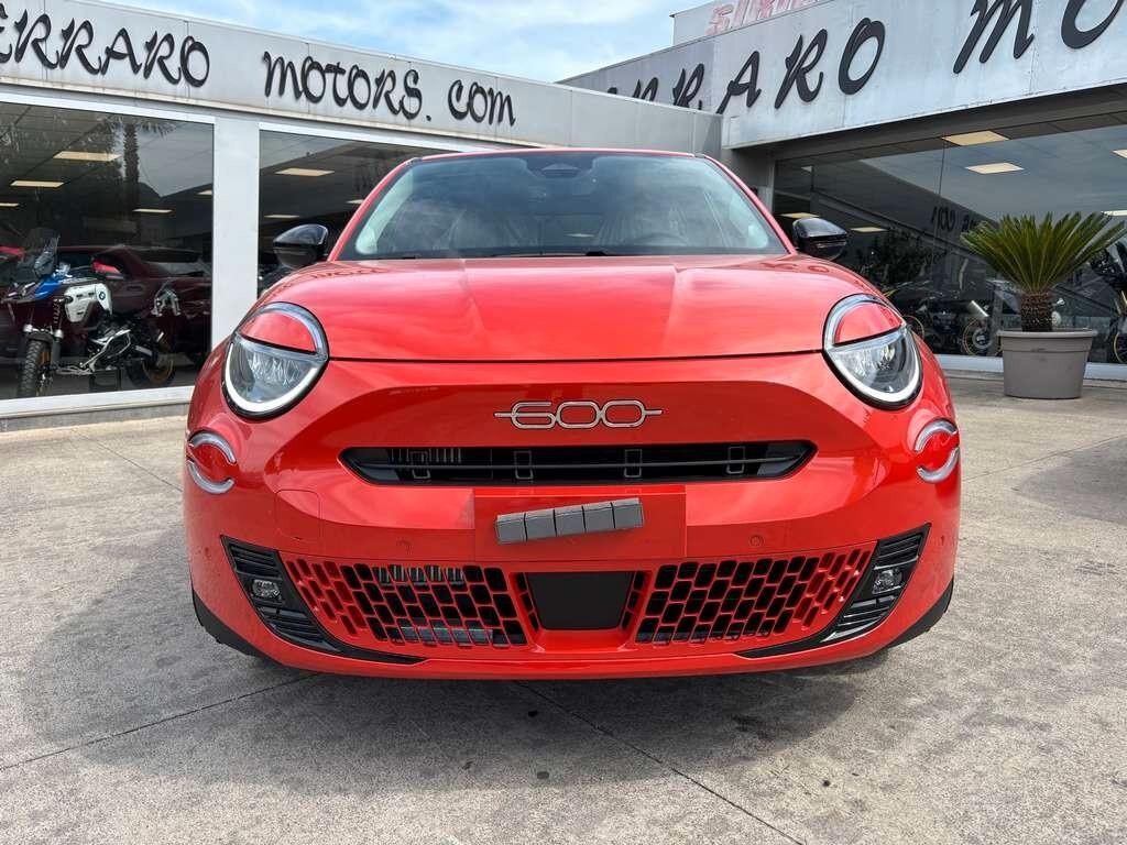 Fiat 600 Hybrid 110 CV DCT MHEV Icon KM 0 IVA ESPOSTA Tua a solo 209 Euro al mese