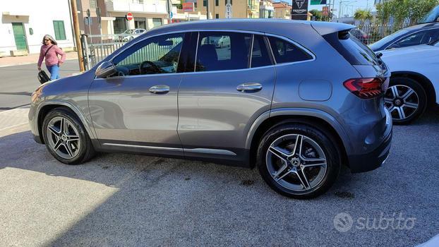 MERCEDES-BENZ GLA 200 d Premium AMG "MULTIBEAM"N