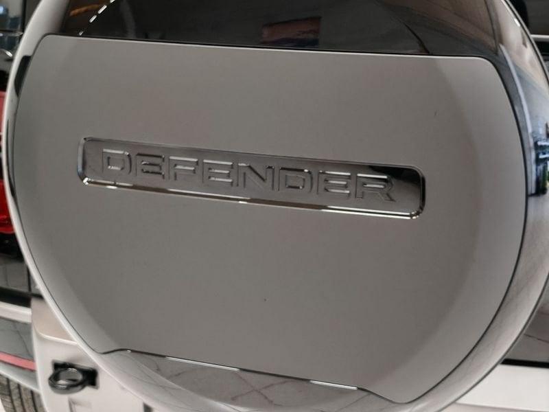 Land Rover Defender 110 3.0D I6 200 CV AWD Auto X-Dynamic SE OPACA