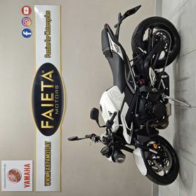 Triumph Street Triple 765 R - 2024