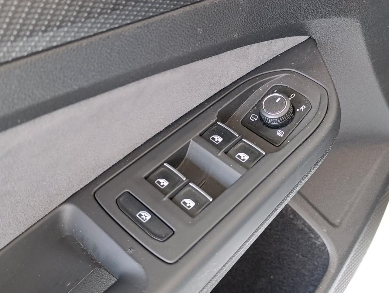 Volkswagen Golf 1.5 etsi evo R-Line 150cv dsg