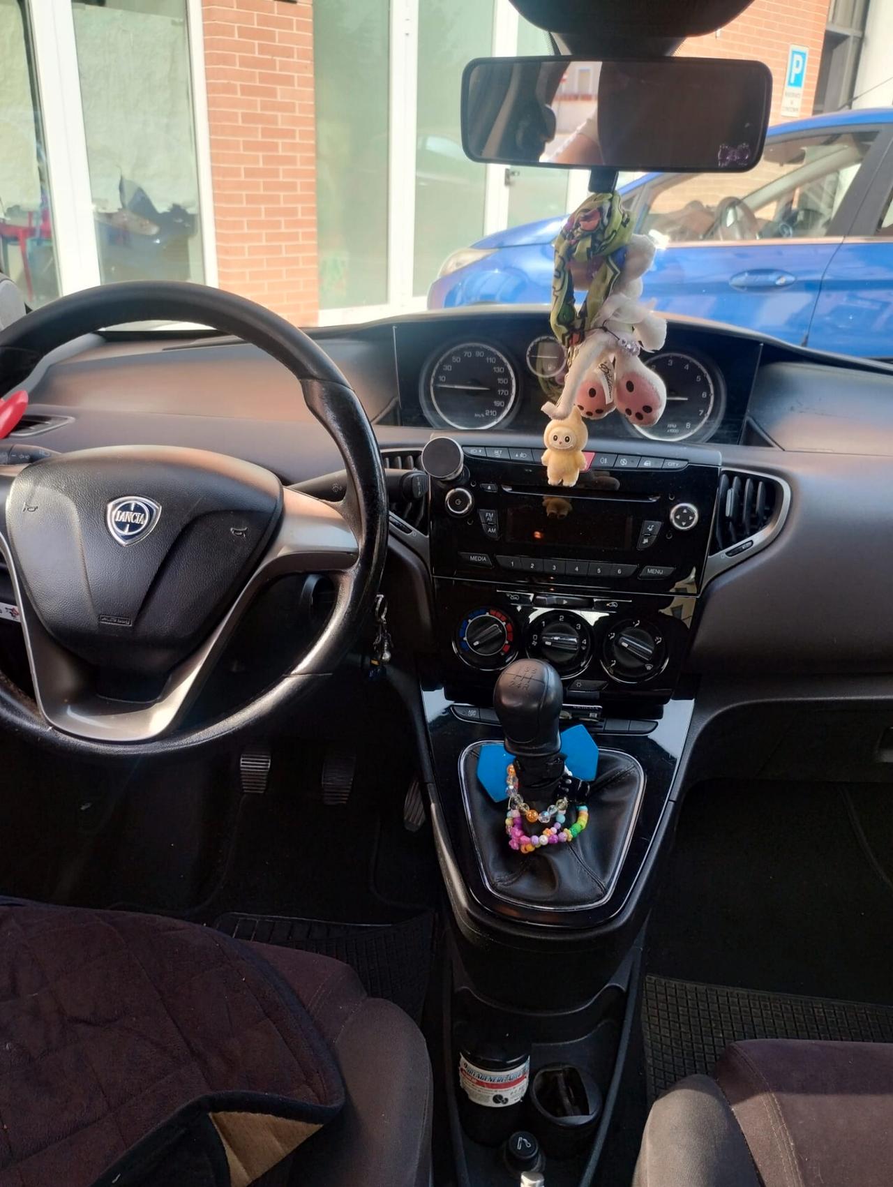 Lancia Ypsilon 1.2 69 CV 5 porte S&S Silver