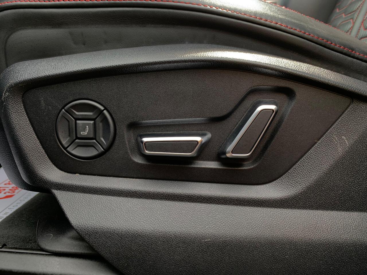 Audi Q8 RS TFSI V8 quattro tiptronic