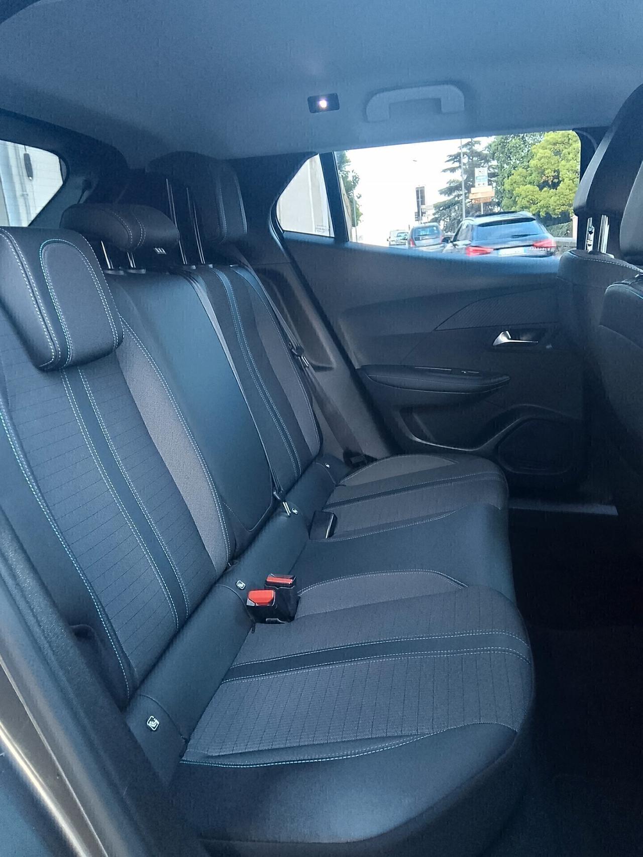 Peugeot 2008 BlueHDi 130 S&S EAT8 Allure Pack