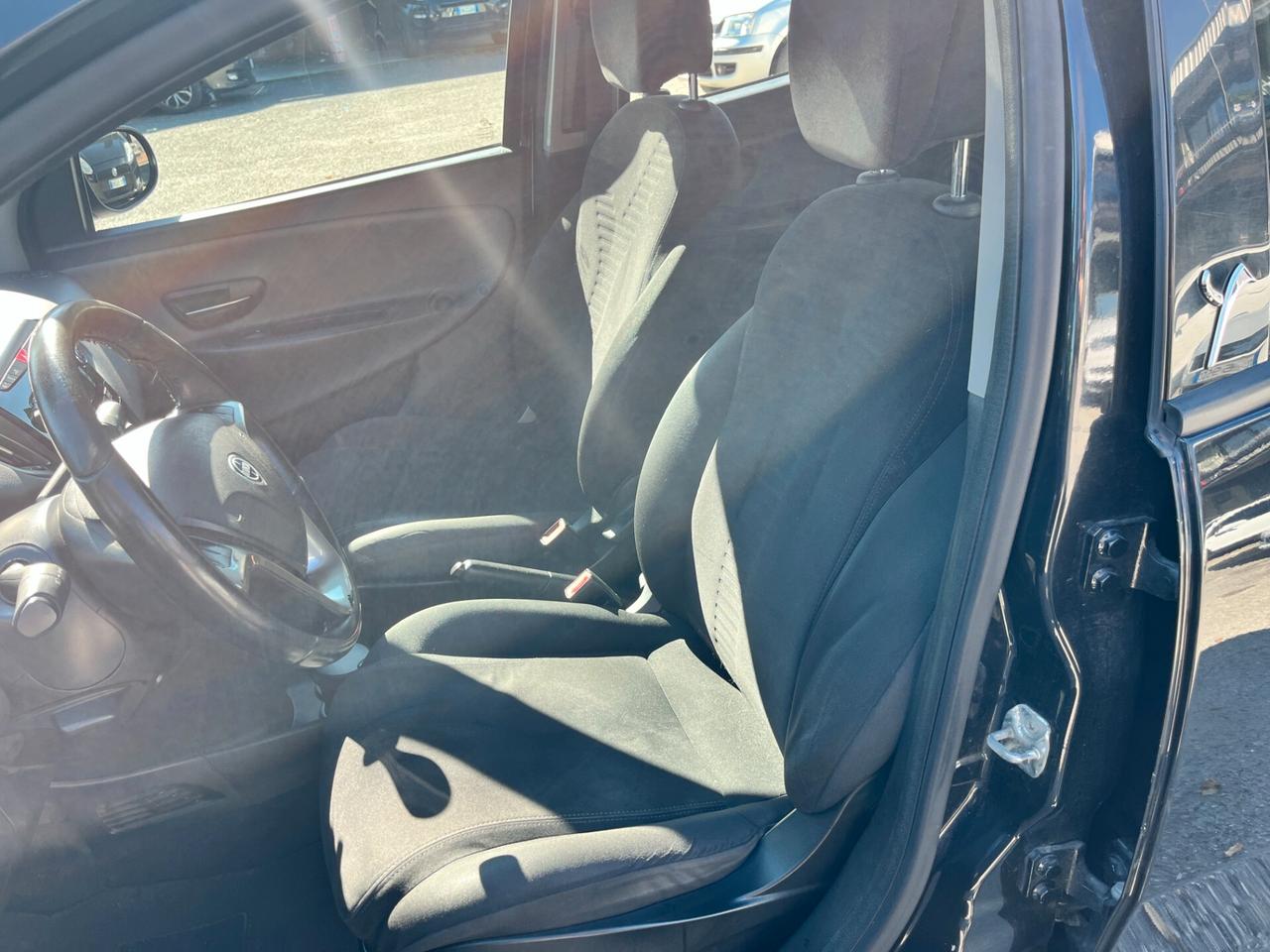 Lancia Ypsilon 1.2 69 CV 5 porte