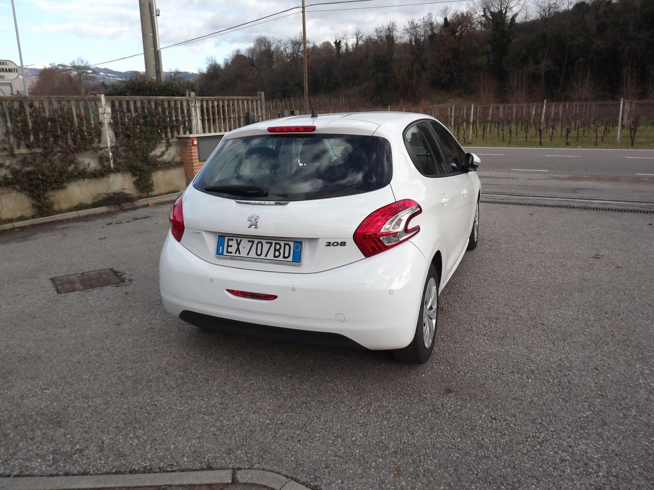 PEUGEOT 208 NEO PATENTATI