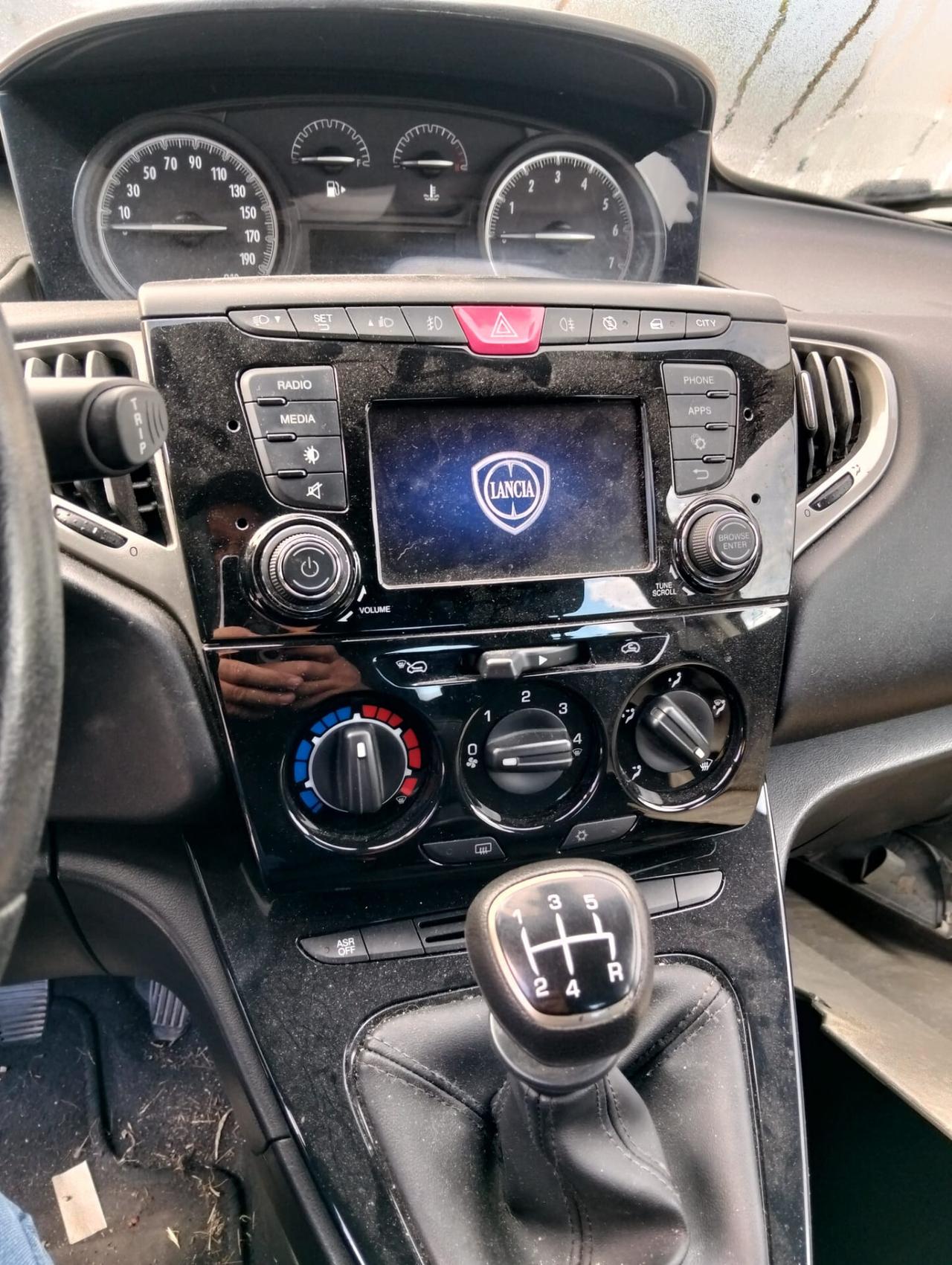 Lancia Ypsilon 1.2 69 CV 5 porte GPL 2019 SINISTRATA