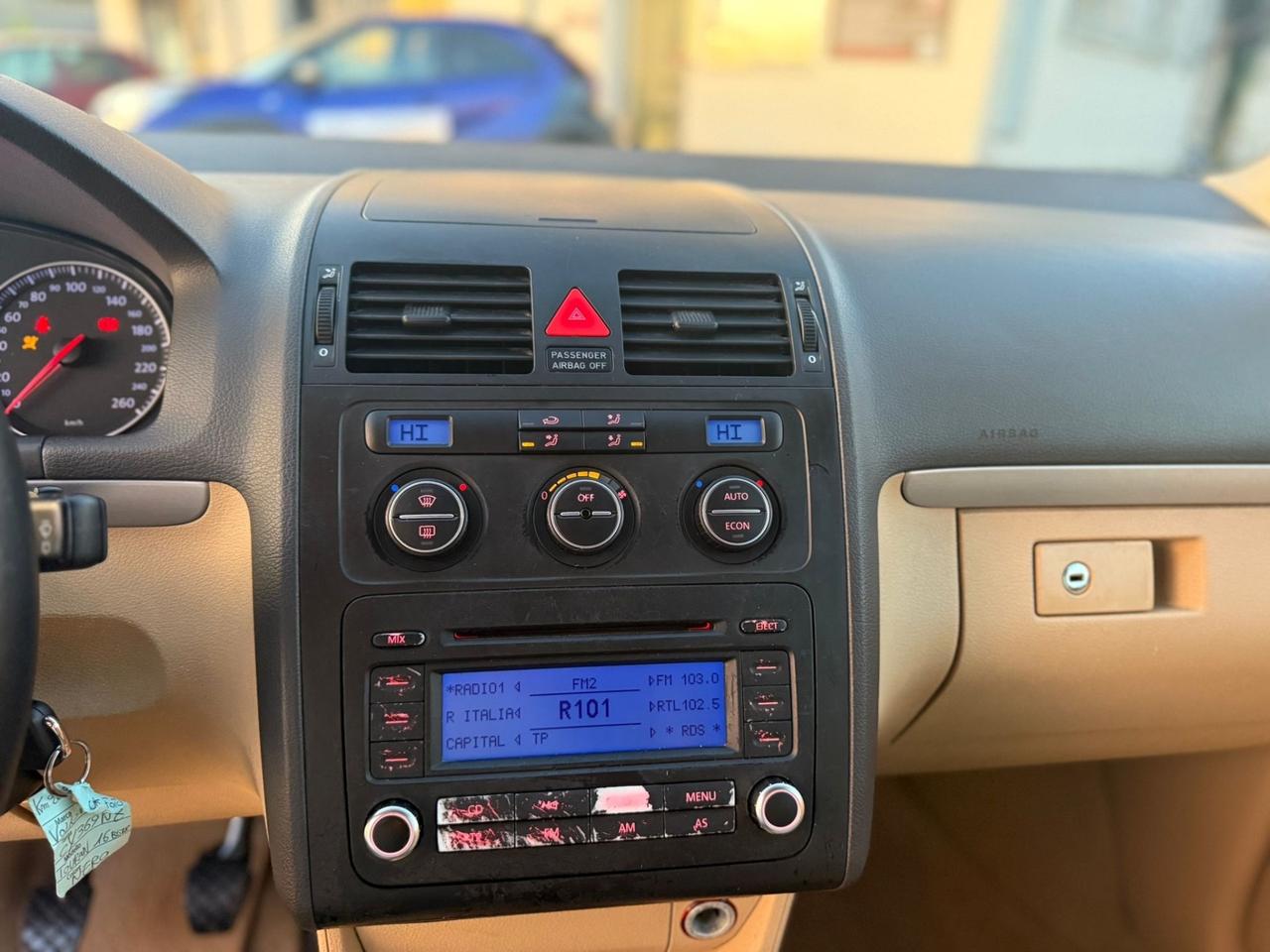 Volkswagen Touran 1.6 16V FSI Highline 7 POSTI