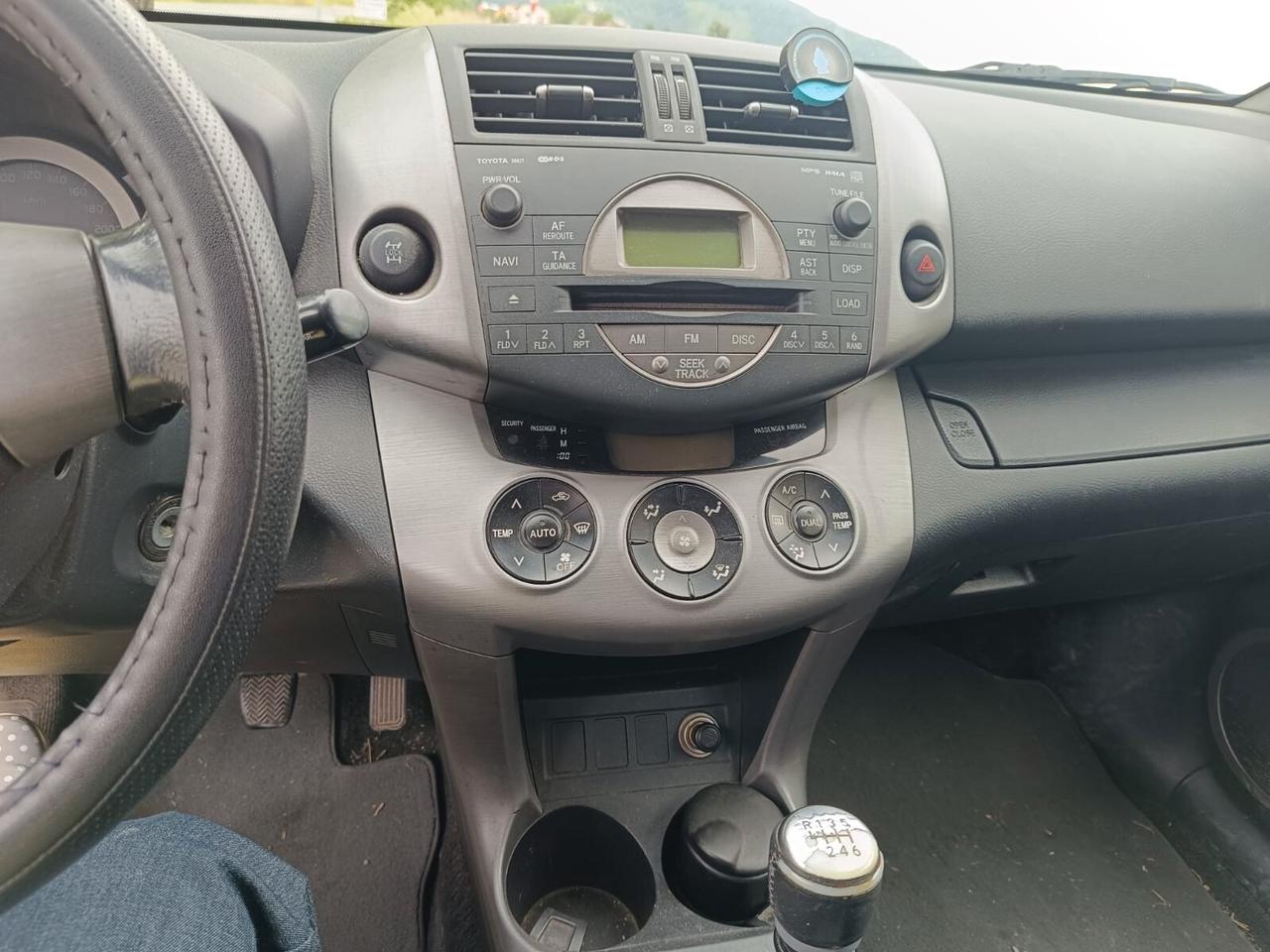 Toyota RAV4 2.2 D-4D 136 CV Luxury CARRELLO E GANCIO