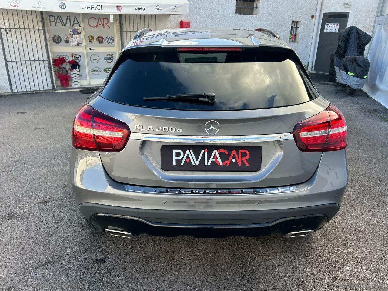 MERCEDES-BENZ GLA 200 d Automatic Premium