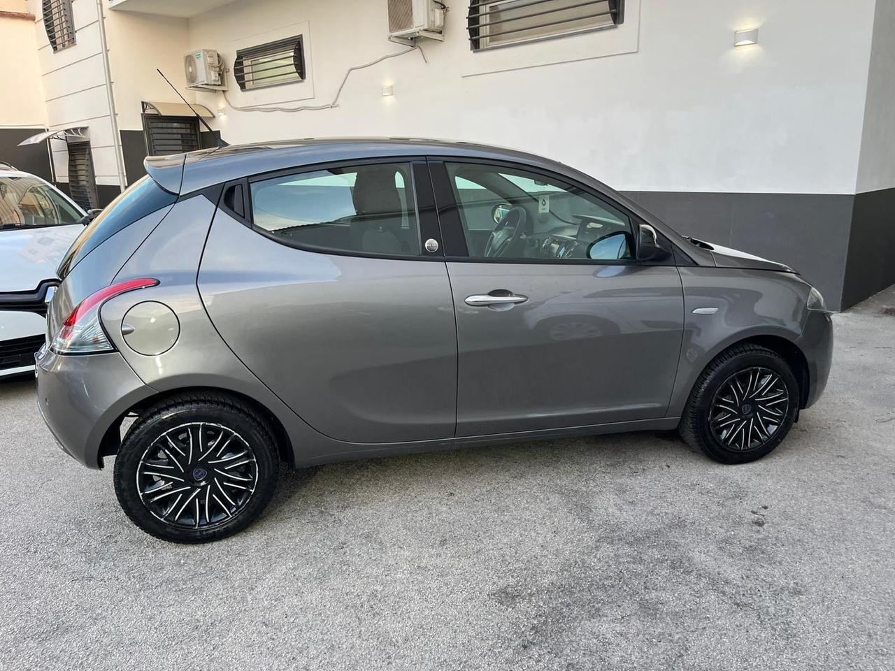 Lancia Ypsilon 1.2 69 CV 5 porte GPL Ecochic Silver