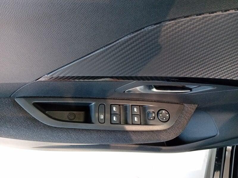 Peugeot 208 Hybrid 100 e-DCS6 Style