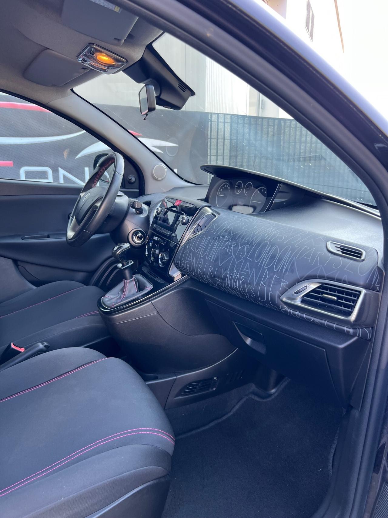 Lancia Ypsilon 1.2 69 CV 5 porte S&S Elefantino rosa