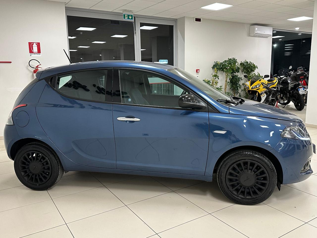 Lancia Ypsilon 1.0 FireFly 5P Hybrid Silver - 2023