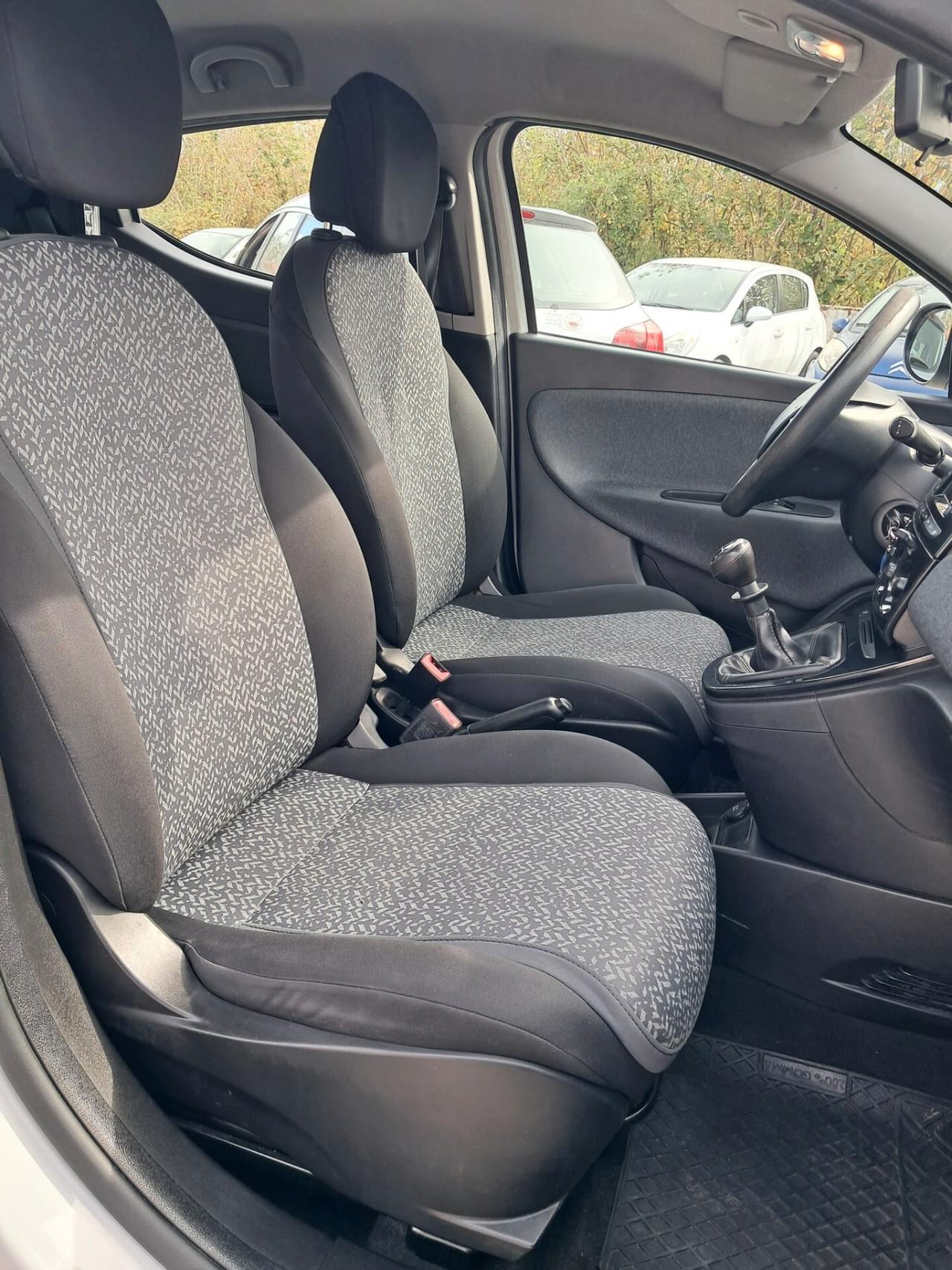 Lancia Ypsilon 1.2 69 CV solo 94.000km