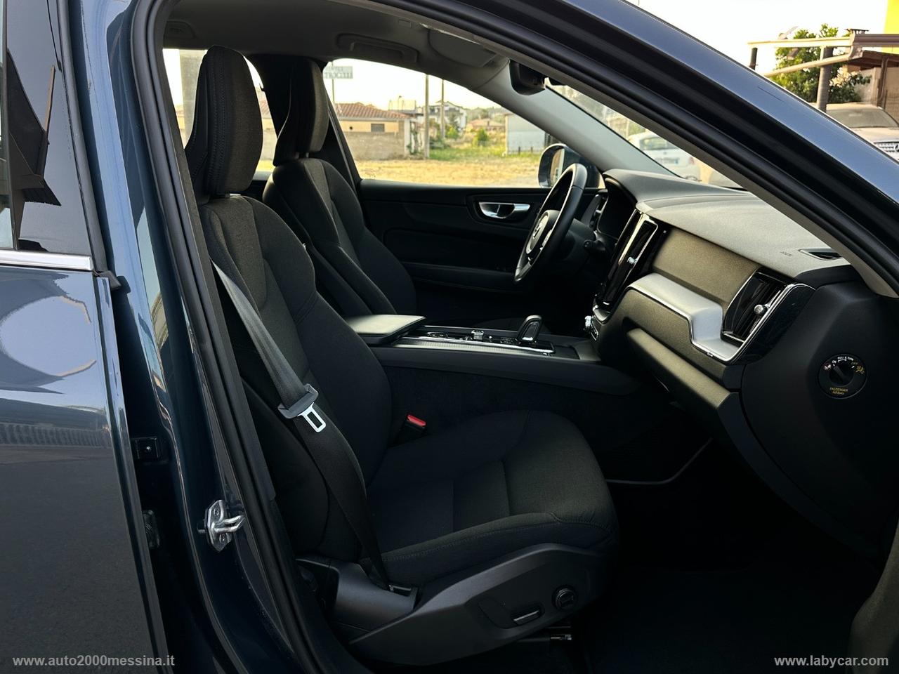 VOLVO XC60 B4 AWD GEARTRONIC MOMENTUM PRO IBRIDO DIESEL