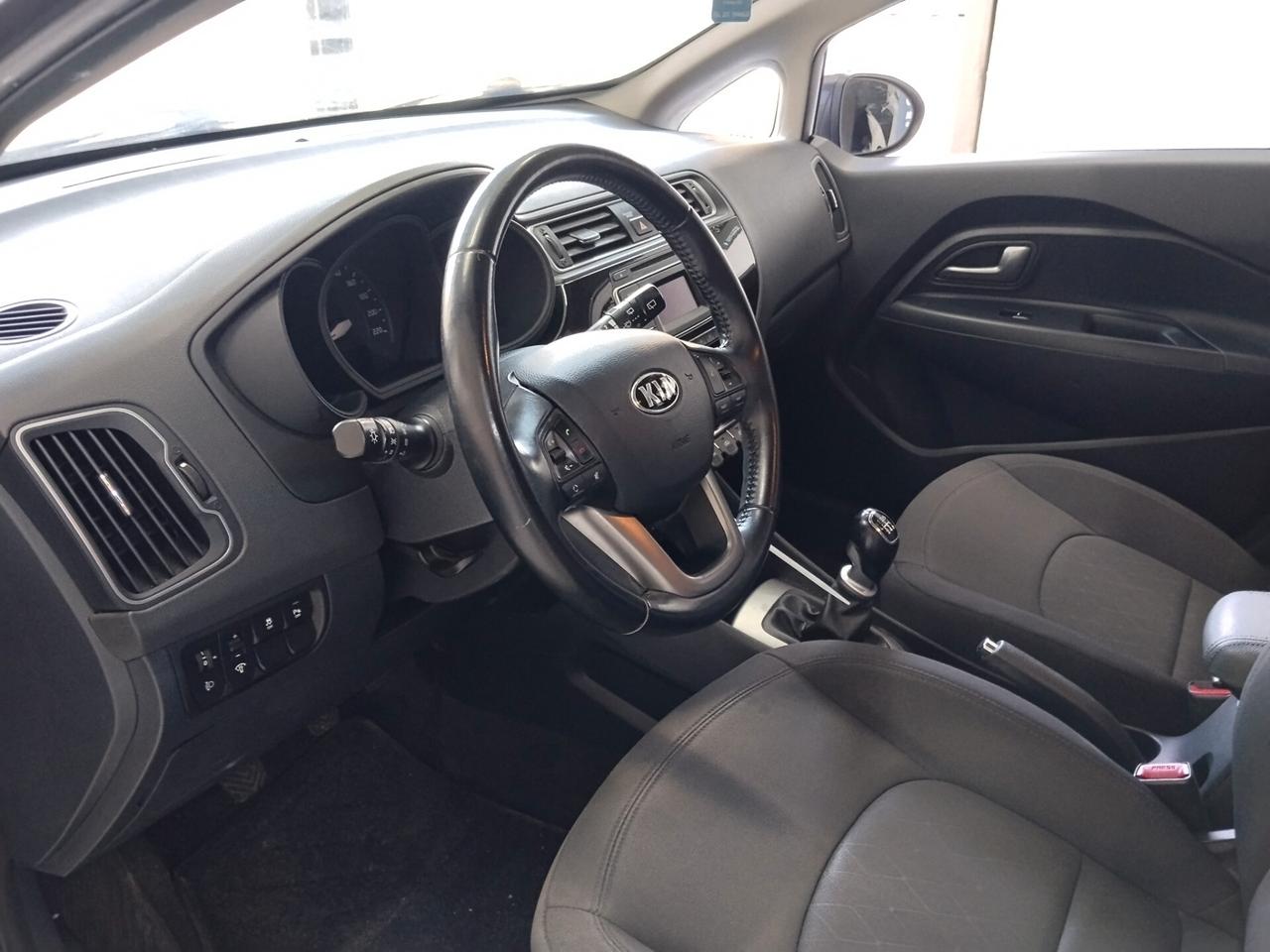 Kia Rio 1.1 diesel 2015 CON GARANZIA