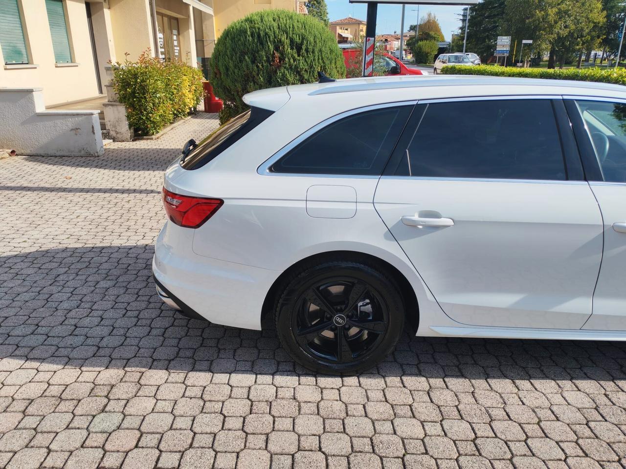 Audi A4 Avant 30 TDI/136 CV S tronic Business Advanced