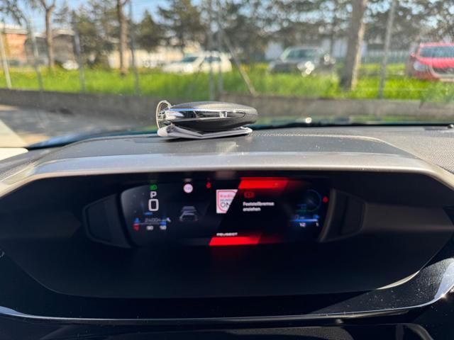 PEUGEOT 408 Hybrid 136CV e-DCS6 Allure NAVI+RETR.