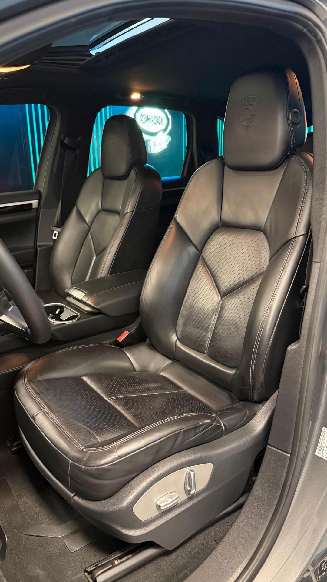 PORSCHE CAYENNE 3.0 DIESEL PLATINUM EDITION 2015