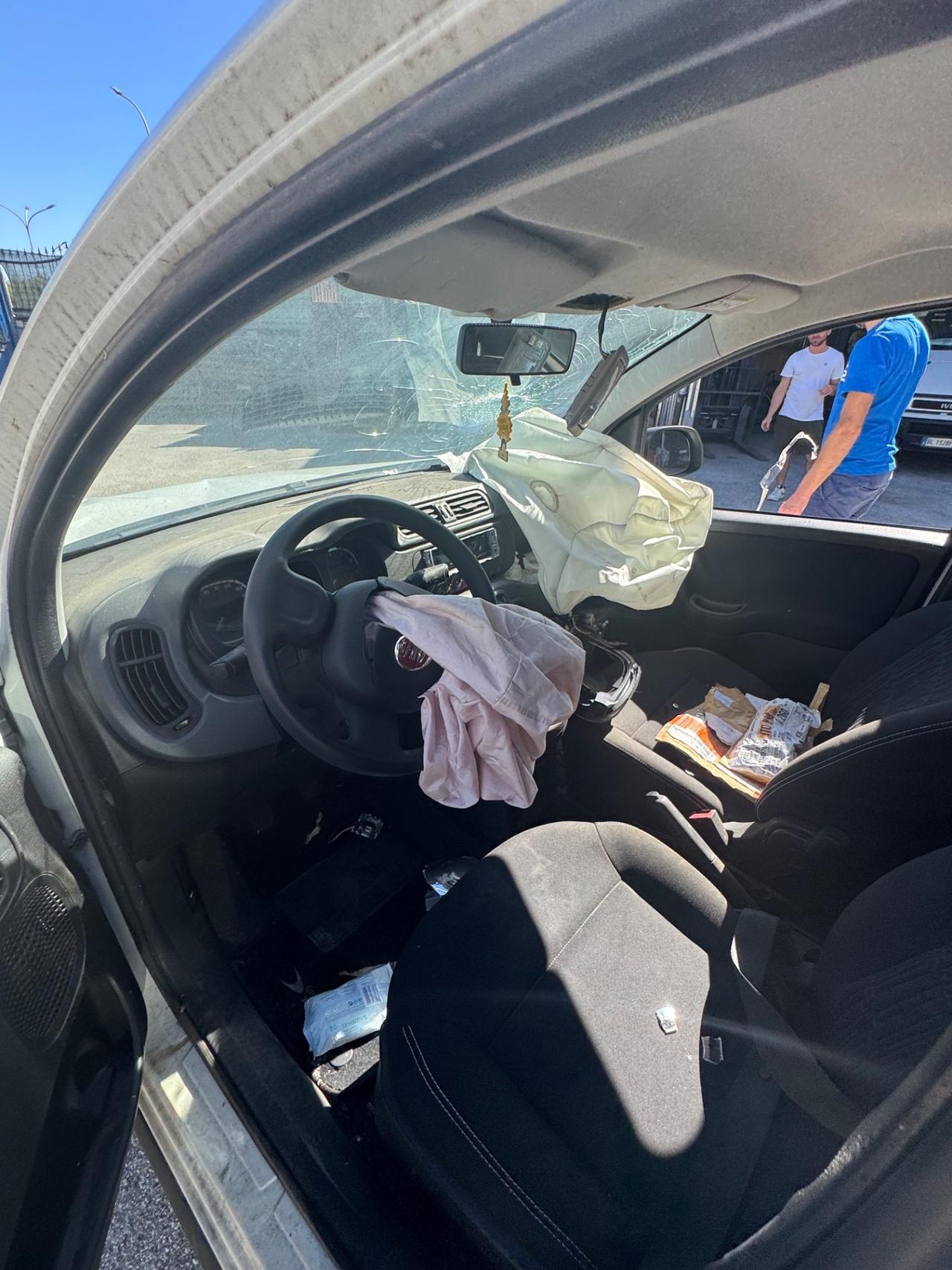 Fiat Panda 1.0 Hybrid 12/2023 incidentata sinistrata
