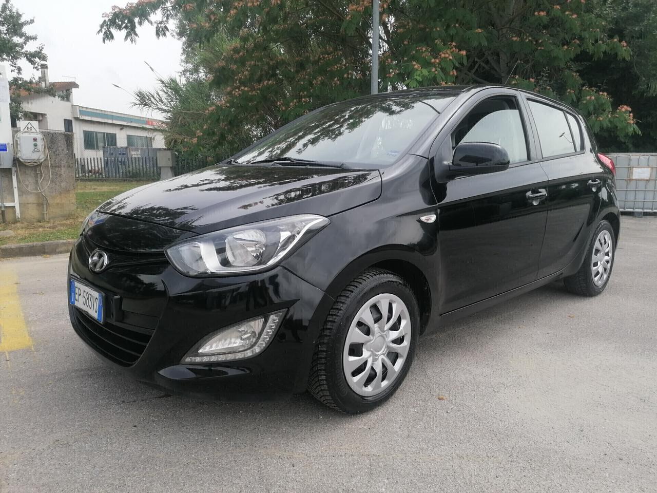 Hyundai i20-1.2 Benzina-LUCI LED*NEOPATENTATI*2013-