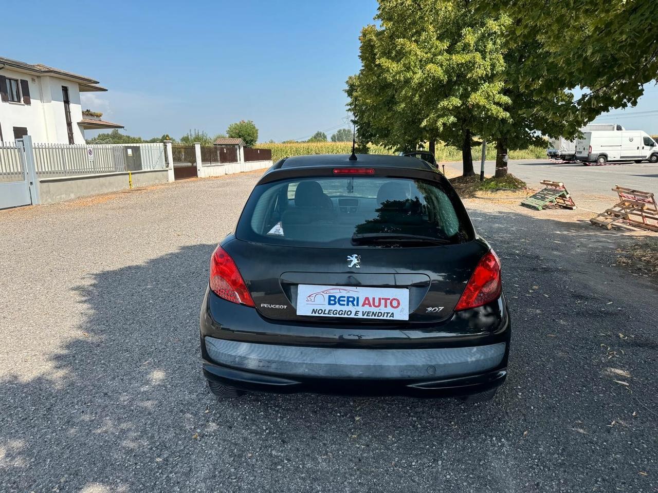Peugeot 207 benzina manuale