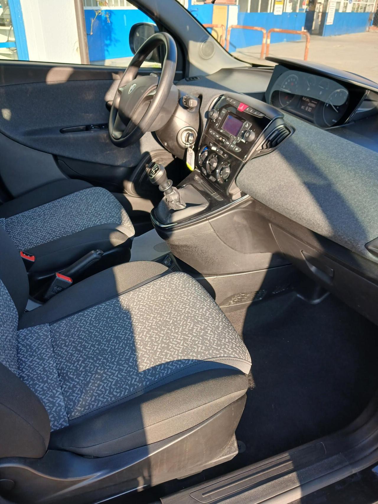 Lancia Ypsilon 1.0 FireFly 5 porte S&S Hybrid Ecochic Silver