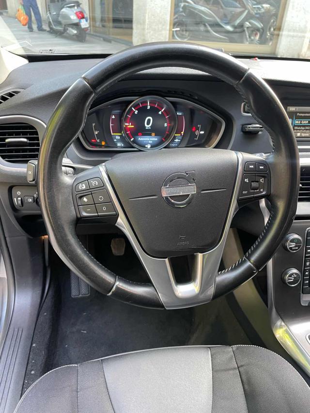 VOLVO V40 D2 1.6 Momentum