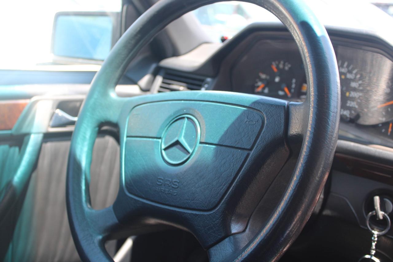 Mercedes-benz E 200 MERCEDES BENZ 124019