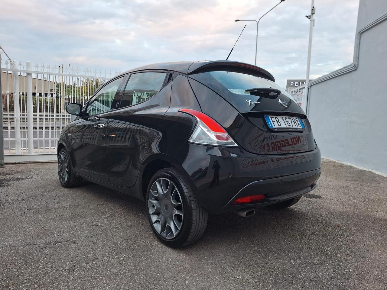 Lancia Ypsilon 1.2 69 CV 5 porte GPL Ecochic Gold