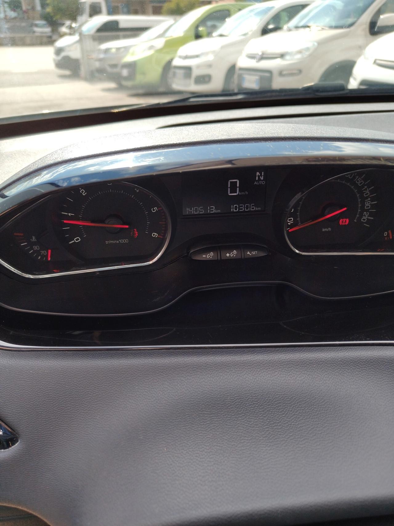 Peugeot 208 1.4 e-HDi 68 CV S&S robotizzato 5 porte Active