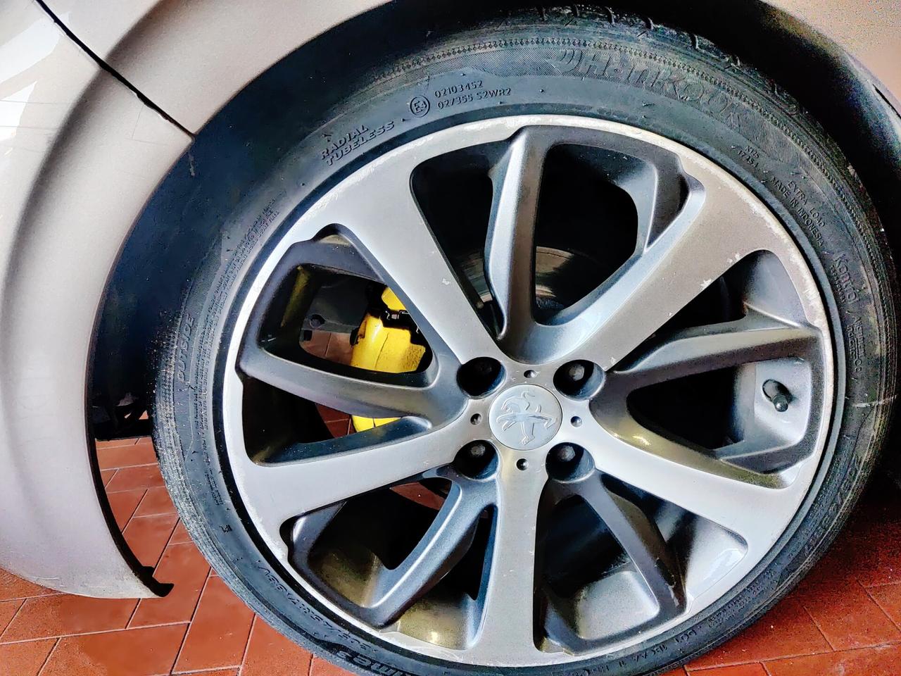 Peugeot 208 1.6 e-HDi 115 CV Stop&Start 3 porte Allure