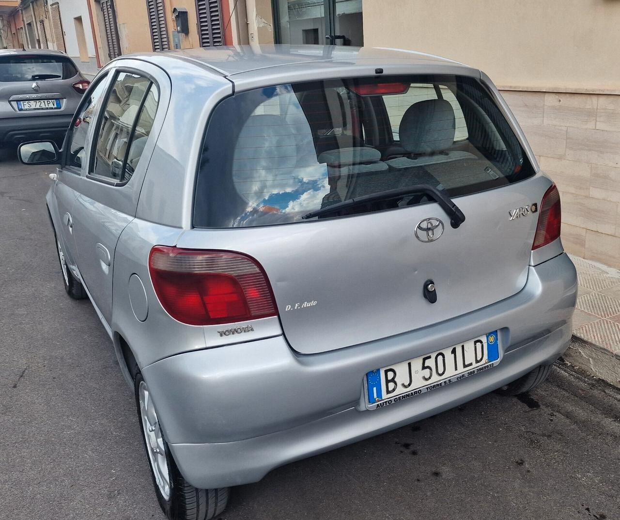 Toyota Yaris 1.0 cat 5 porte Aria condizionata