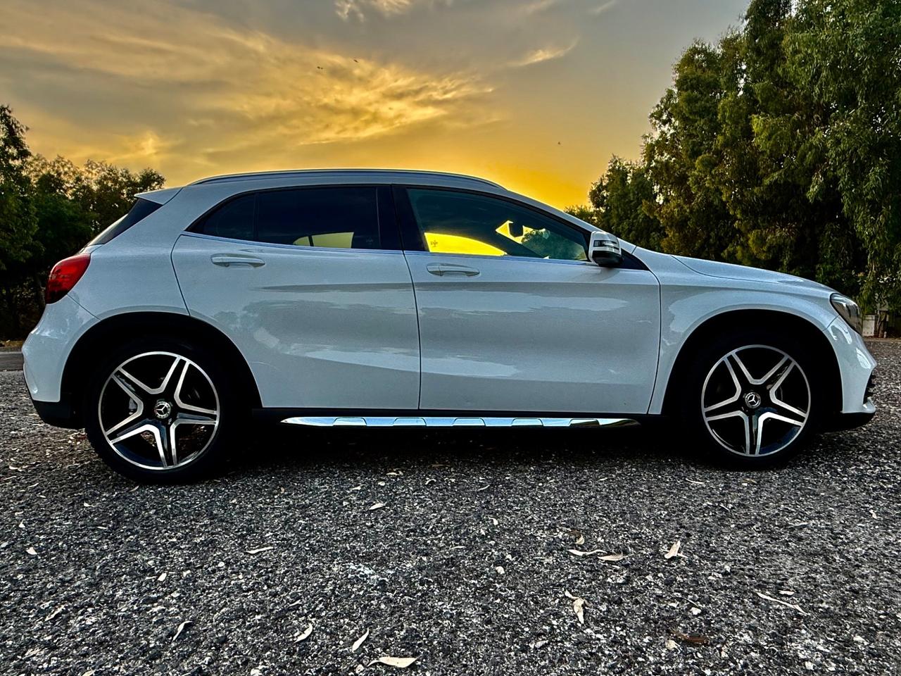 MERCEDES- BENZ GLA 200 D AMG PREMIUM