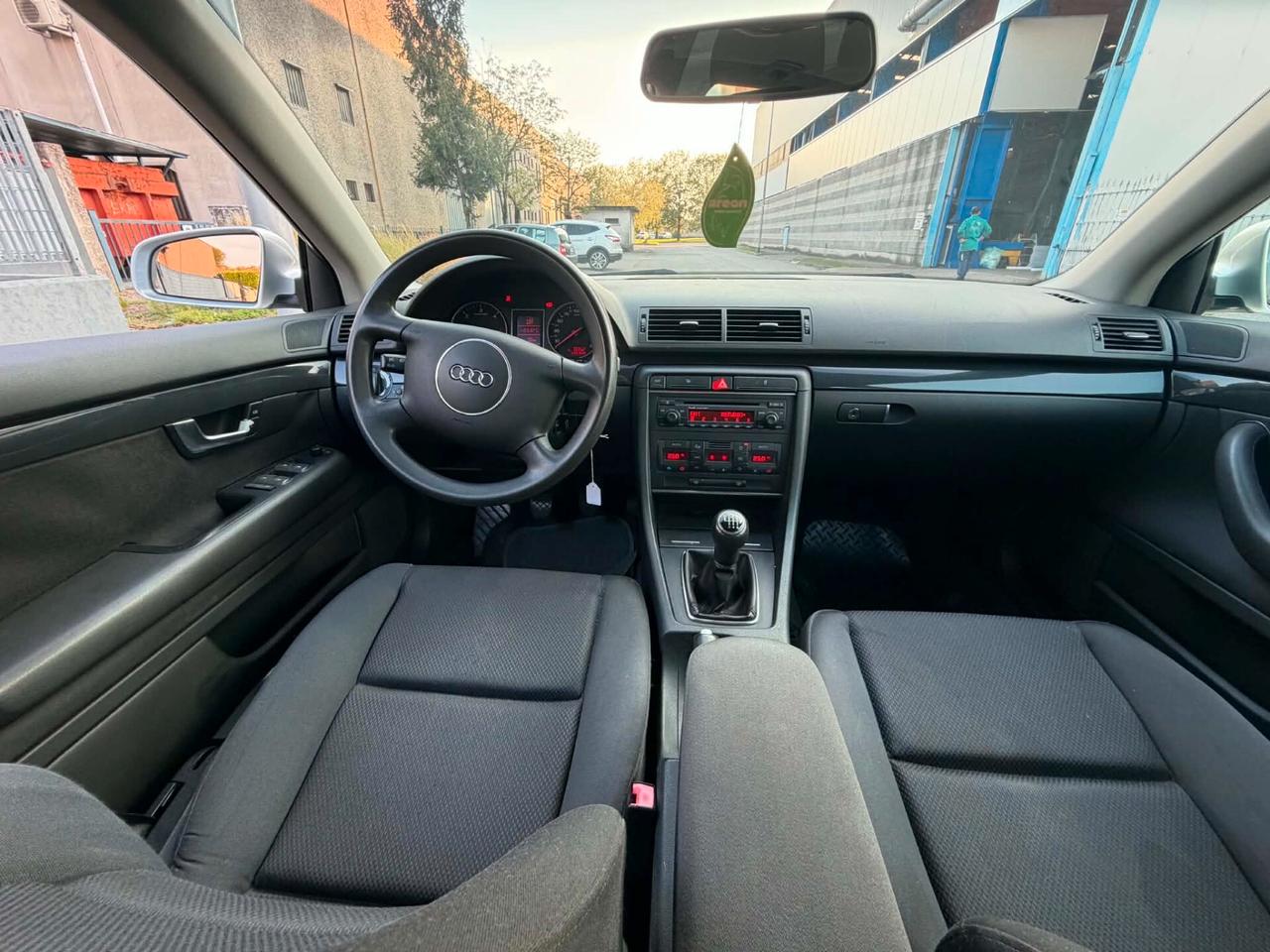 Audi A4 1.9 TDi 130cv-299.000km-U.Prop-2004
