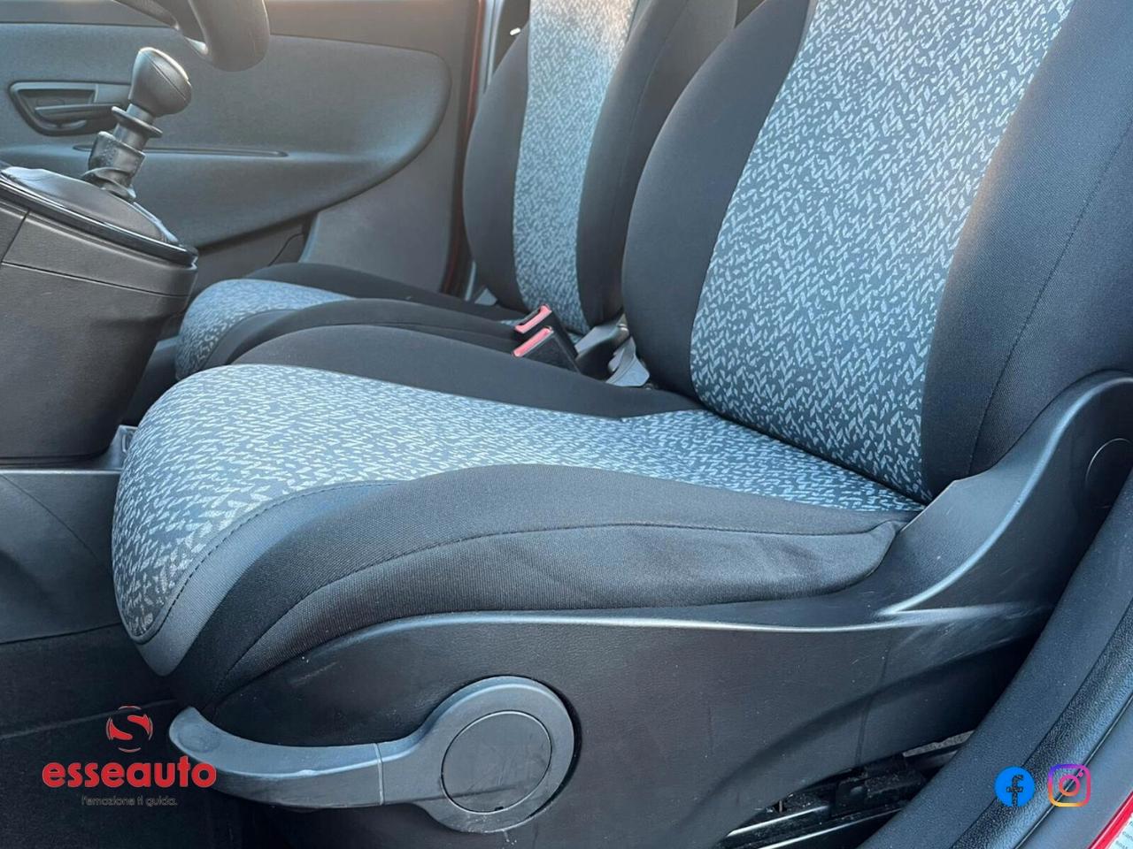 Lancia Ypsilon 1.0 FireFly 5 porte S&S Hybrid Ecochic Silver