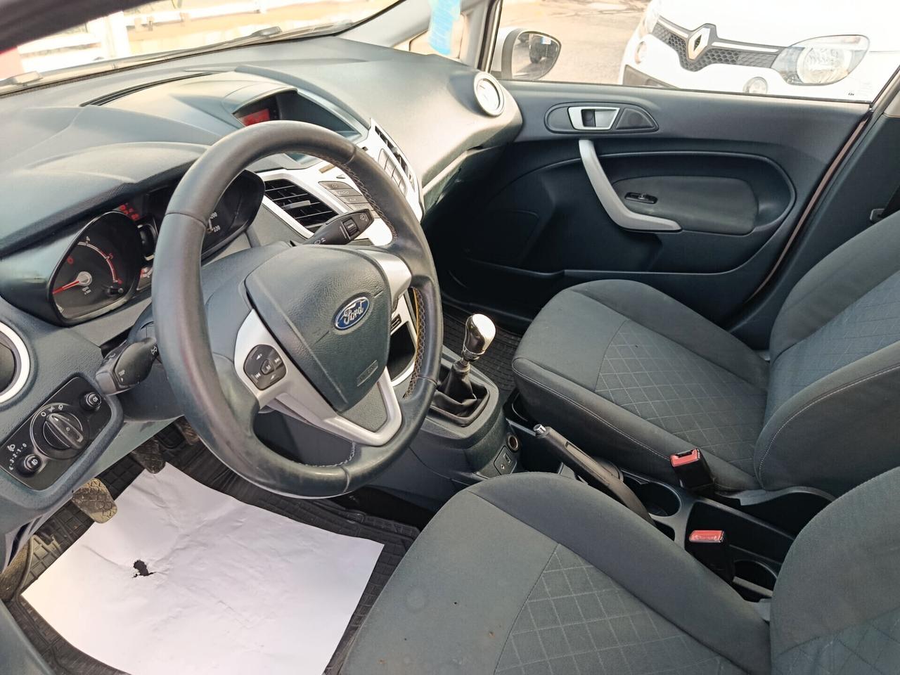 Ford Fiesta 1.4 TDCi 70CV 5p. Titanium