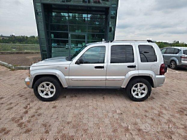 Jeep Cherokee valutiamo usato /scambio
