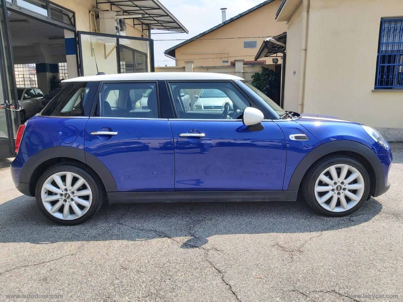 MINI Cooper D 5 porte CAMBIO AUT. NO VINCOLI