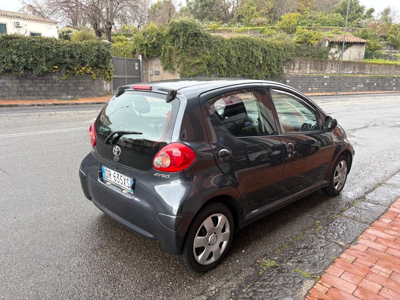 Toyota Aygo 1.0 12V VVT-i 5 porte Sol automatica