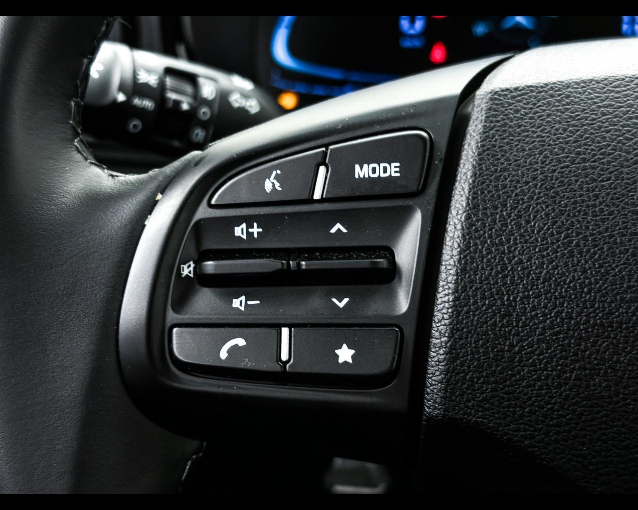 HYUNDAI i10 3ª serie - i10 1.0 MPI AT Connectline