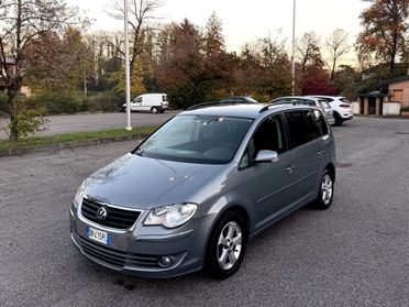 Volkswagen Touran 1.6 Conceptline