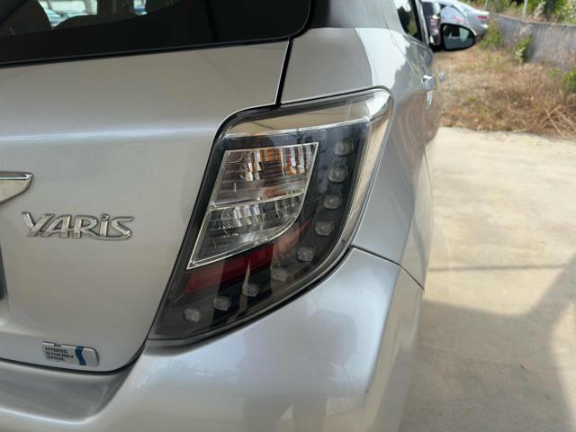 TOYOTA Yaris 1.5 5 POSTI IBRIDA OK NEOPATENTATI BI-COLOR