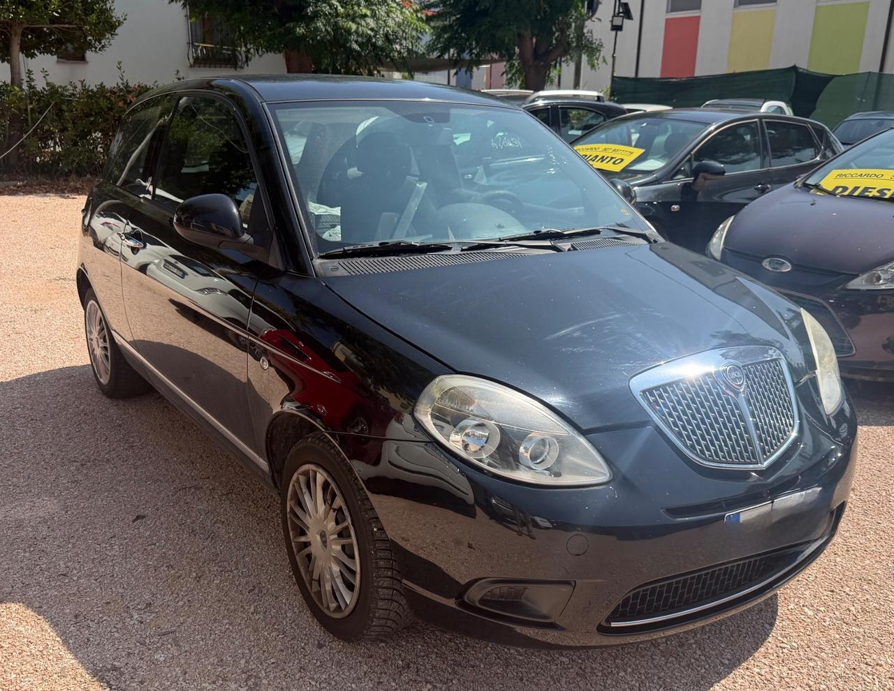 Lancia Ypsilon 1.3 MJT 75 CV Diva