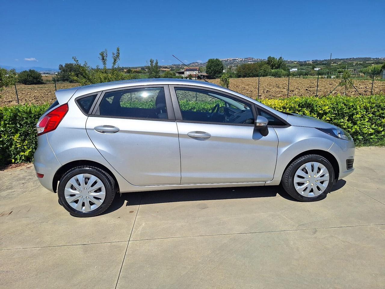 Ford fiesta 1.4 GPL 95cv.Distribuzione Ok