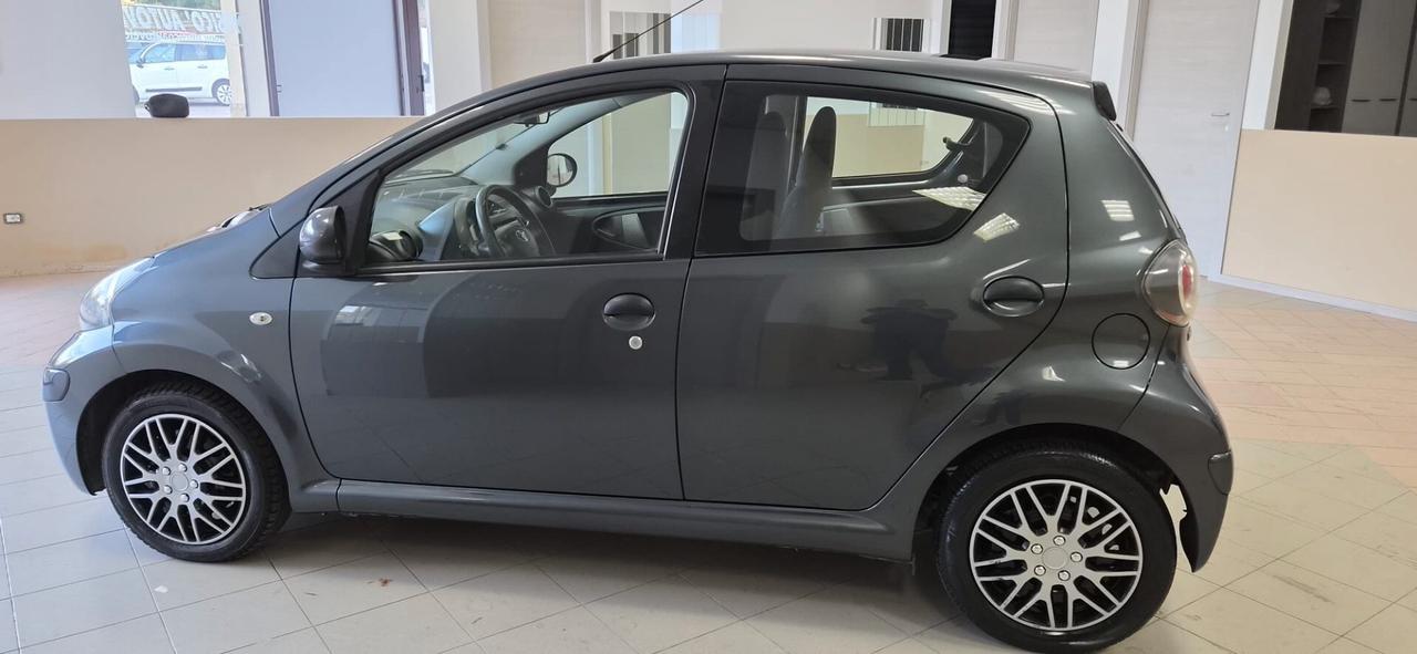Toyota Aygo 1.0 12V VVT-i 5 porte Sol Red Edition
