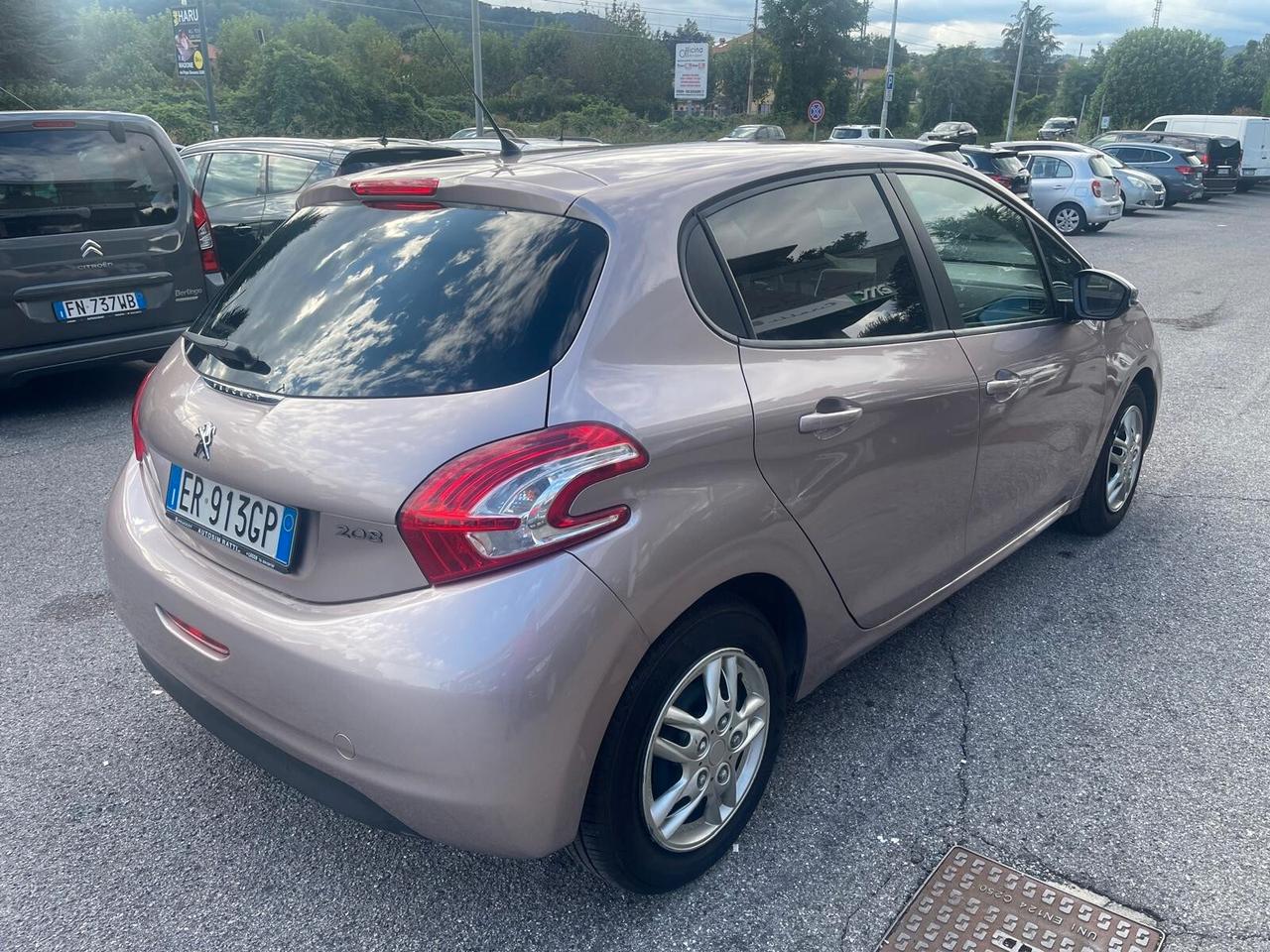 Peugeot 208 1.4 HDi 68 CV 5 porte Allure