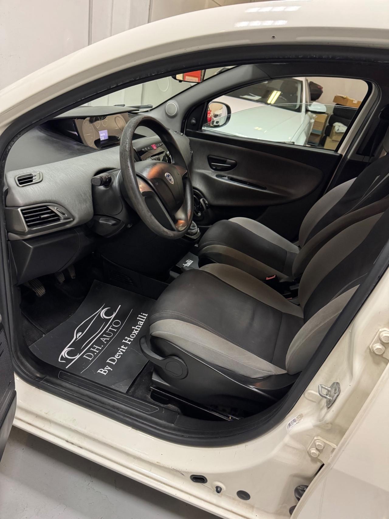 Lancia Ypsilon 1.2 69 CV 5 porte GPL Ecochic Platinum