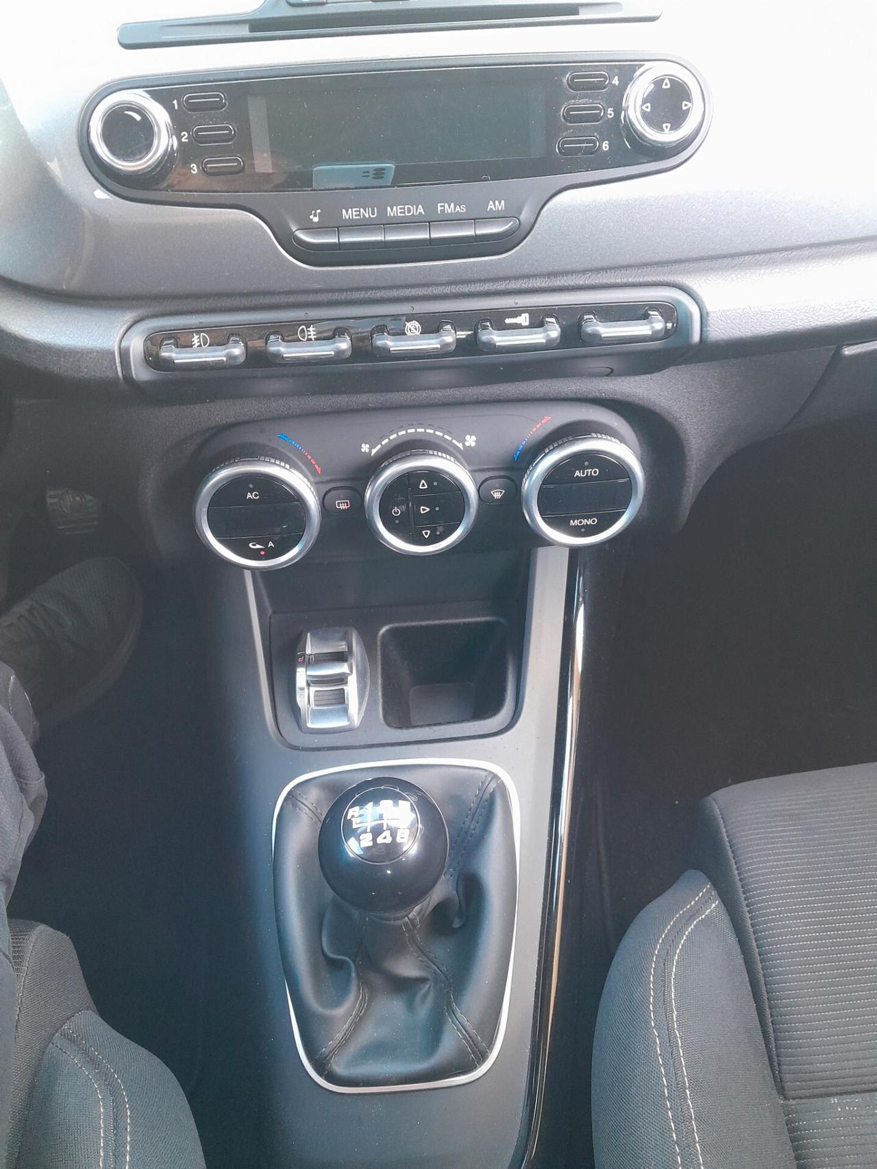 Alfa Romeo Giulietta 1.6 JTDm-2 Distinctive